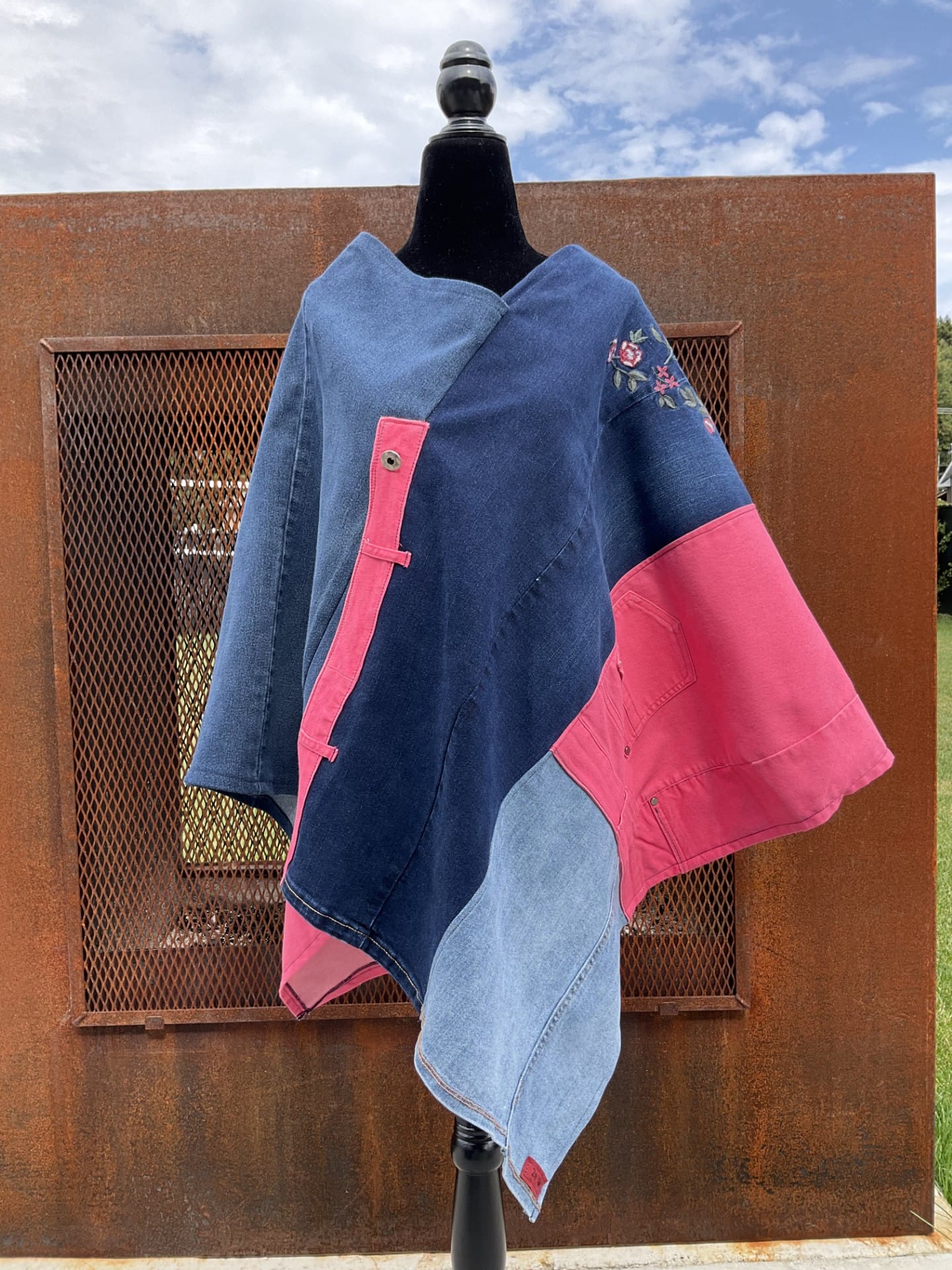 Poncho en jeans recyclé
