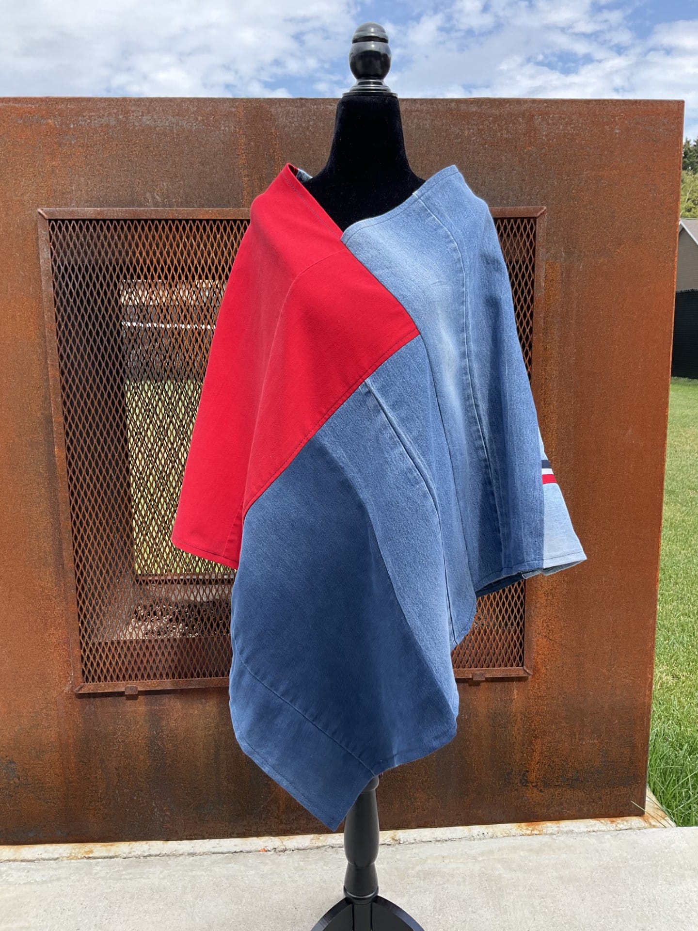 Poncho en jeans recyclé – Image 2