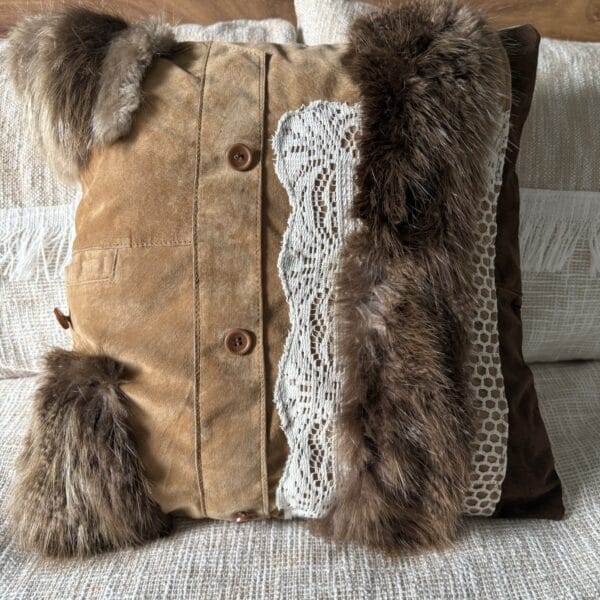 Coussin de suède et castor recyclés