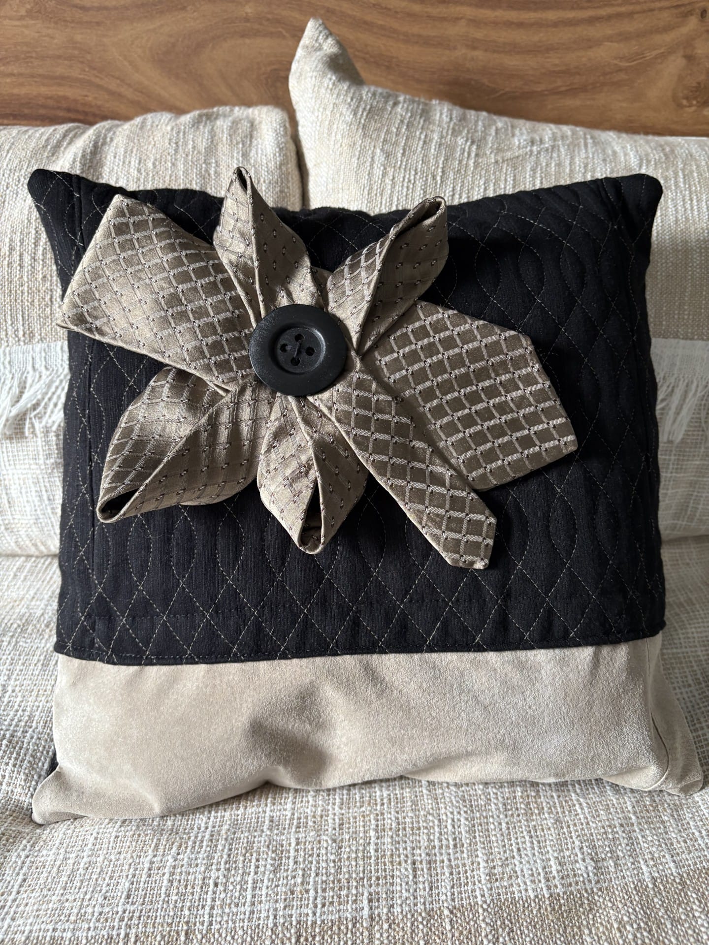 Coussin de suède et tissu recyclés