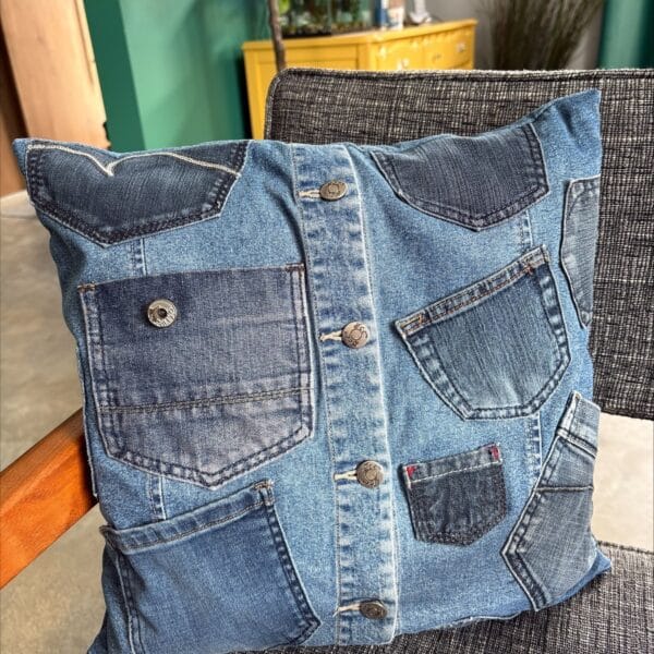 Coussin de jeans recyclé