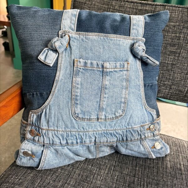 Coussin de jeans recyclé