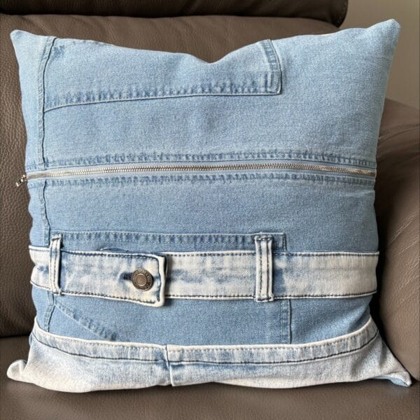 Coussin de jeans recyclé
