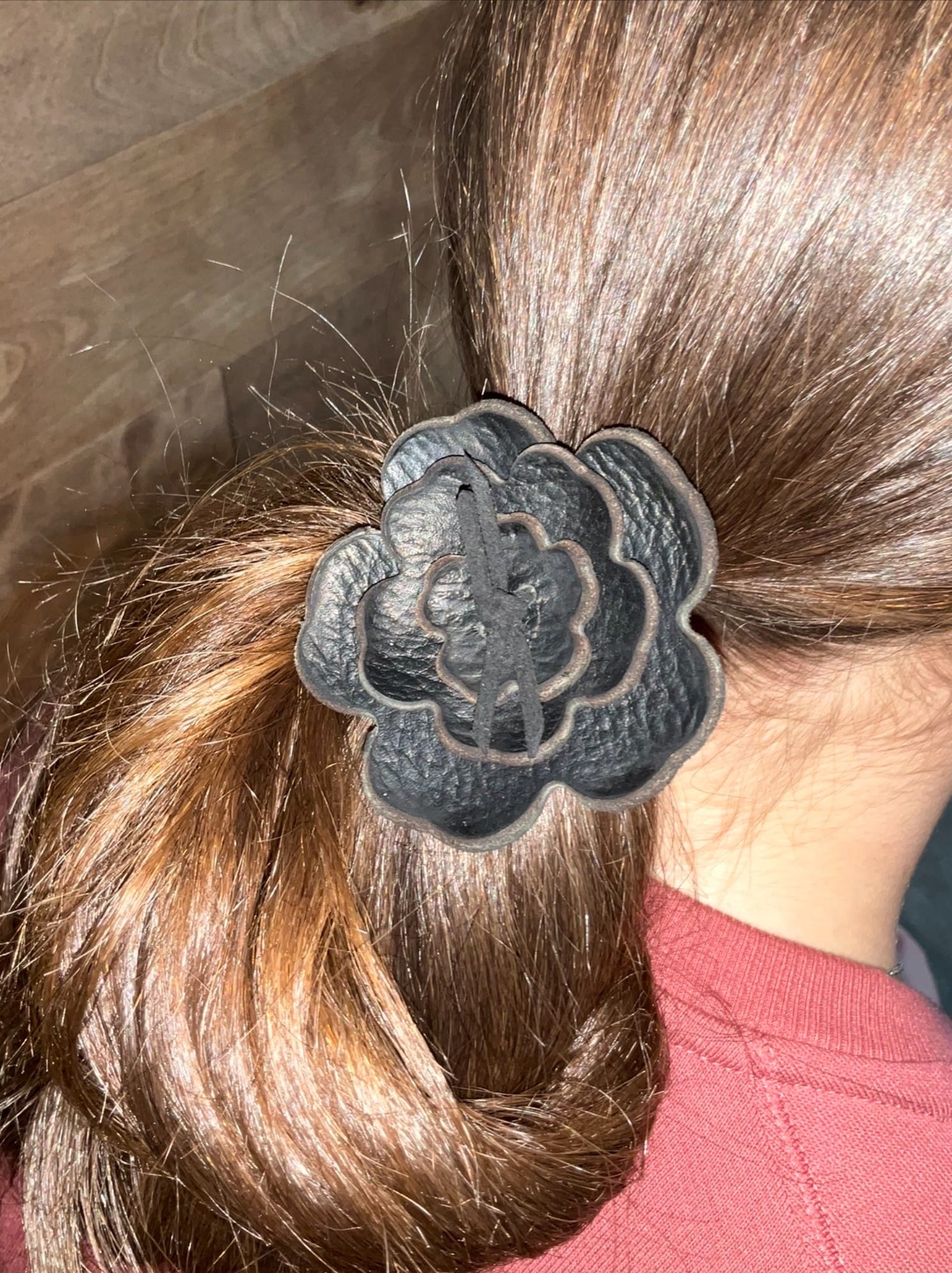 Attaches cheveux en cuir recyclé fleur