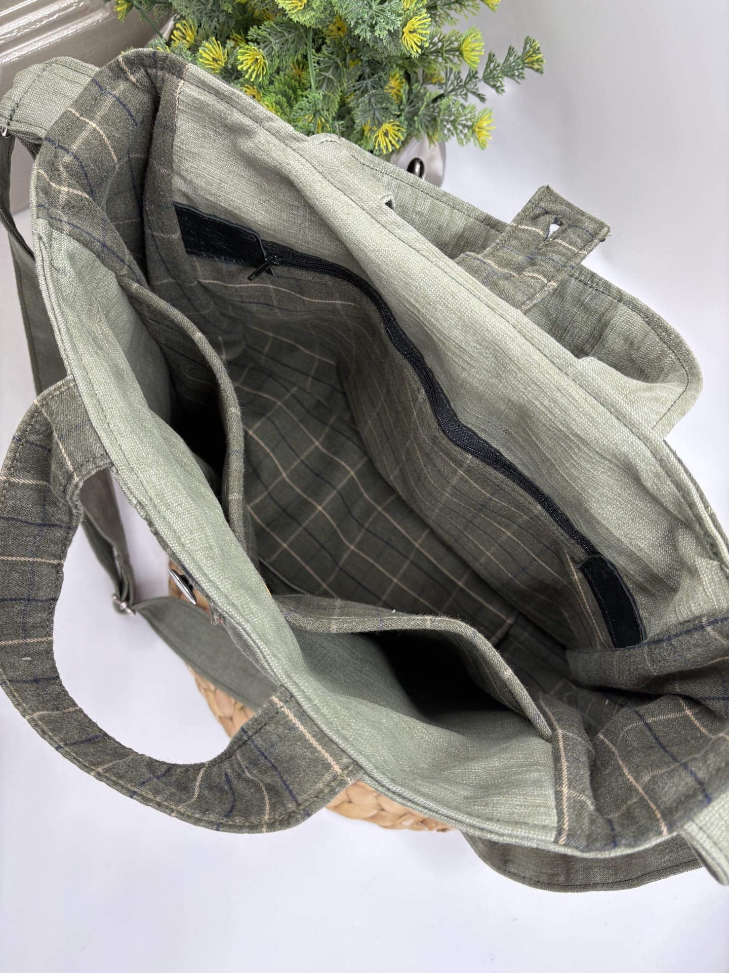 Sac à main style fourre-tout en denim vert kaki et corail – Image 5