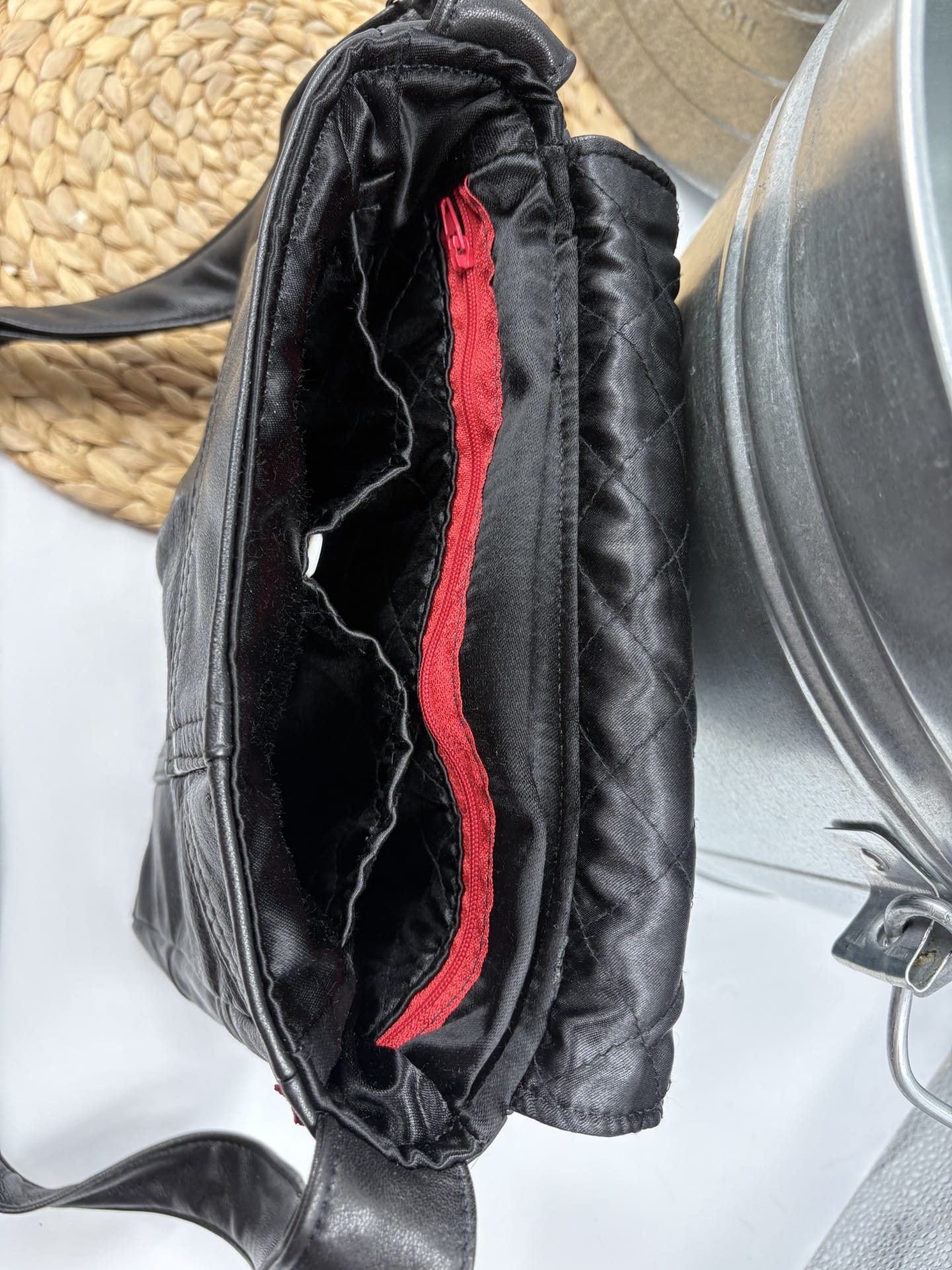 Sac bandoulière peau de vache rouge – Image 3