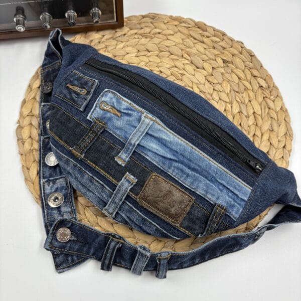 Sac banane en denim à porter à la taille