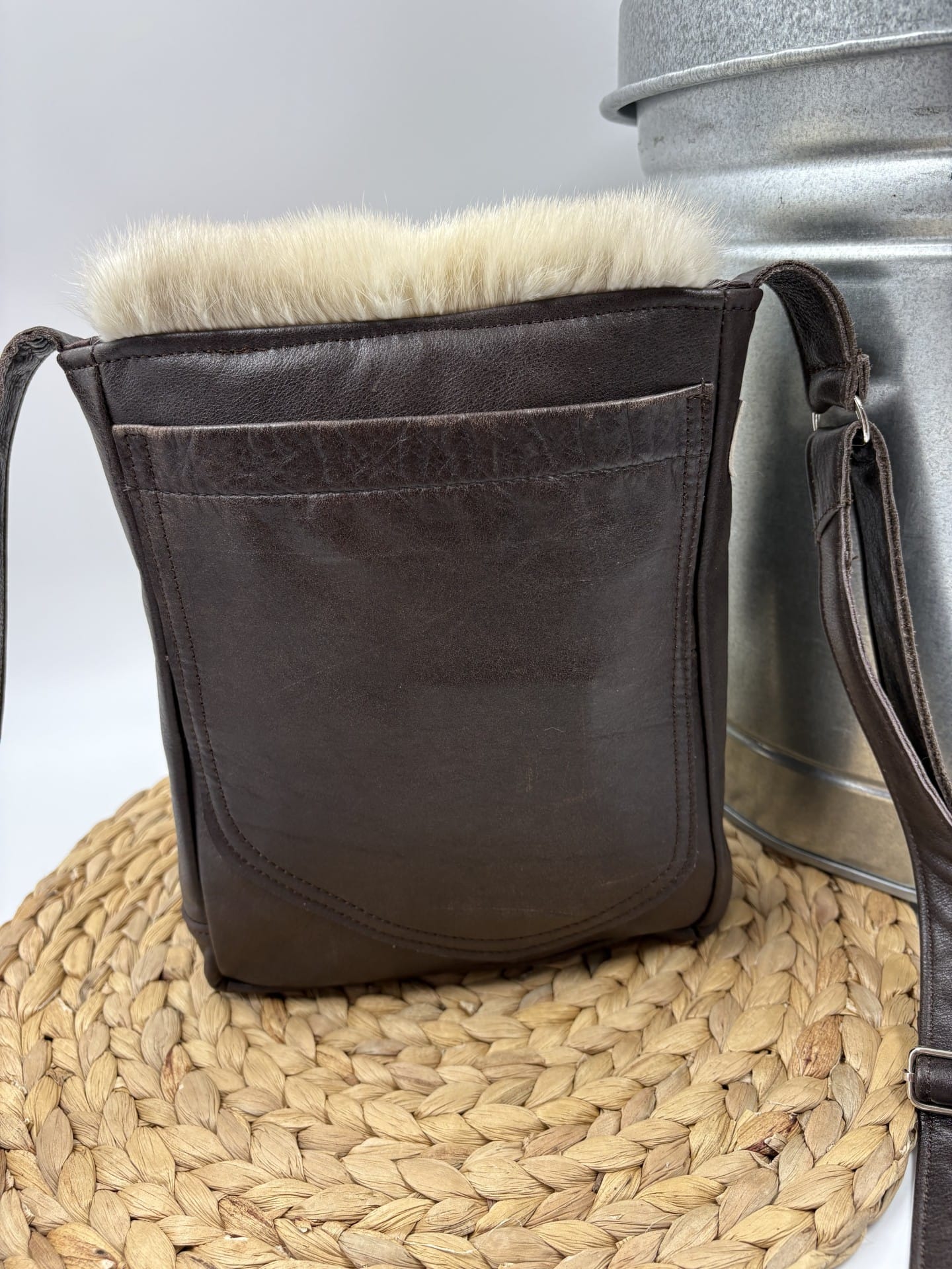 Sac à bandoulière en vison crème et cuir brun – Image 2