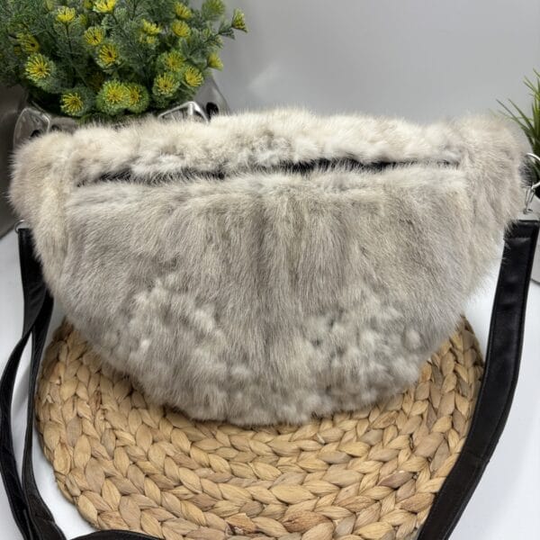 Sac banane de fourrure recyclée en vison crème