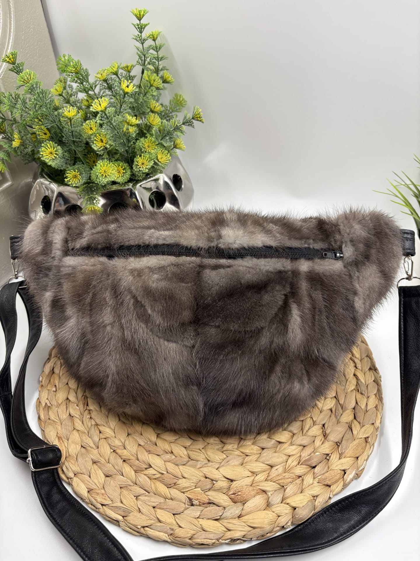 Sac banane de fourrure recyclée en vison gris foncé