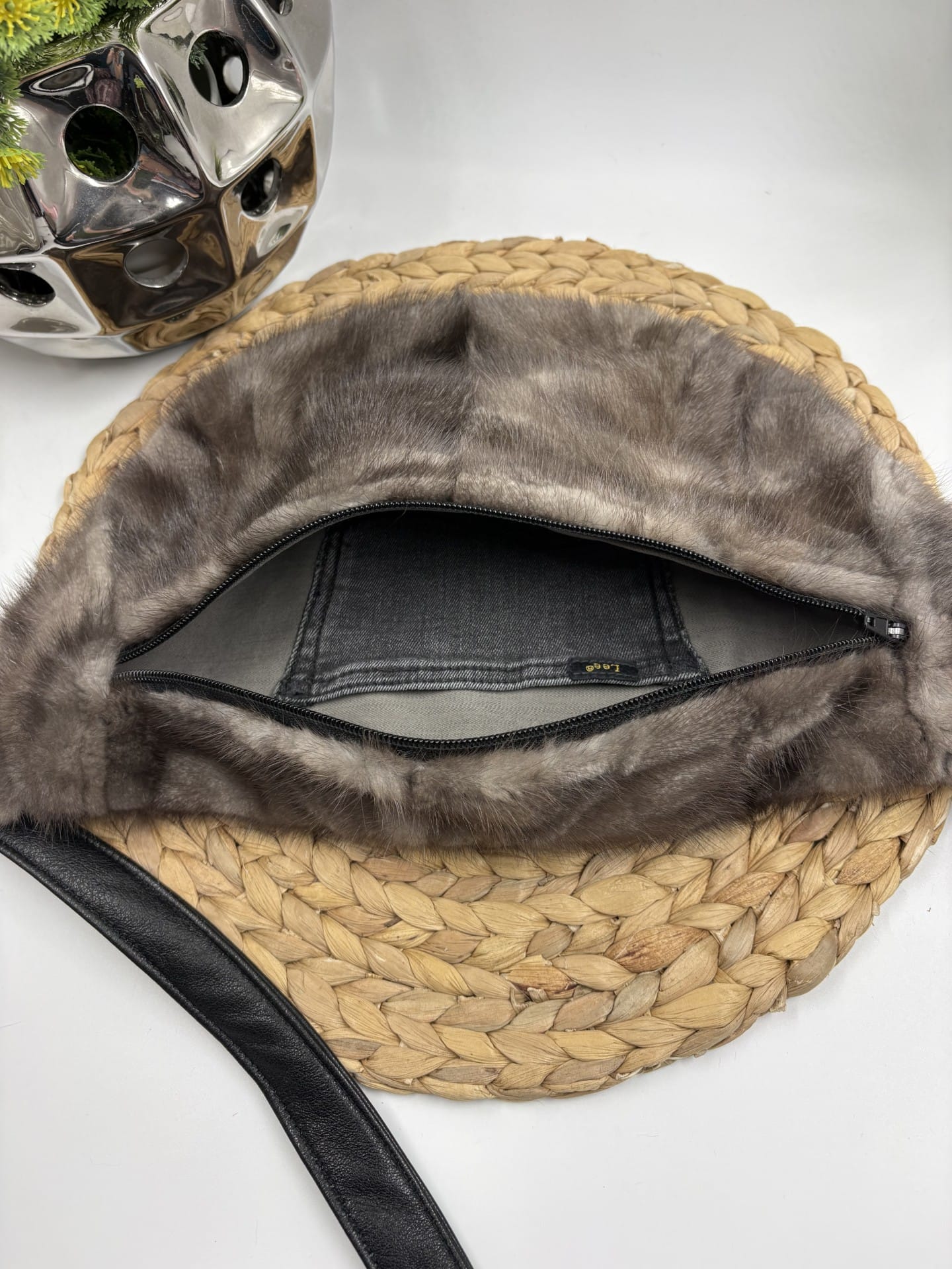 Sac banane de fourrure recyclée en vison gris foncé – Image 3