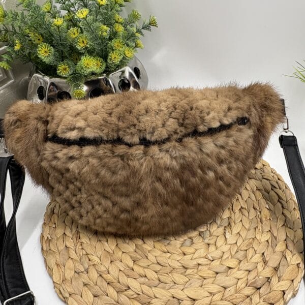 Sac banane de fourrure recyclée en vison caramel format moyen