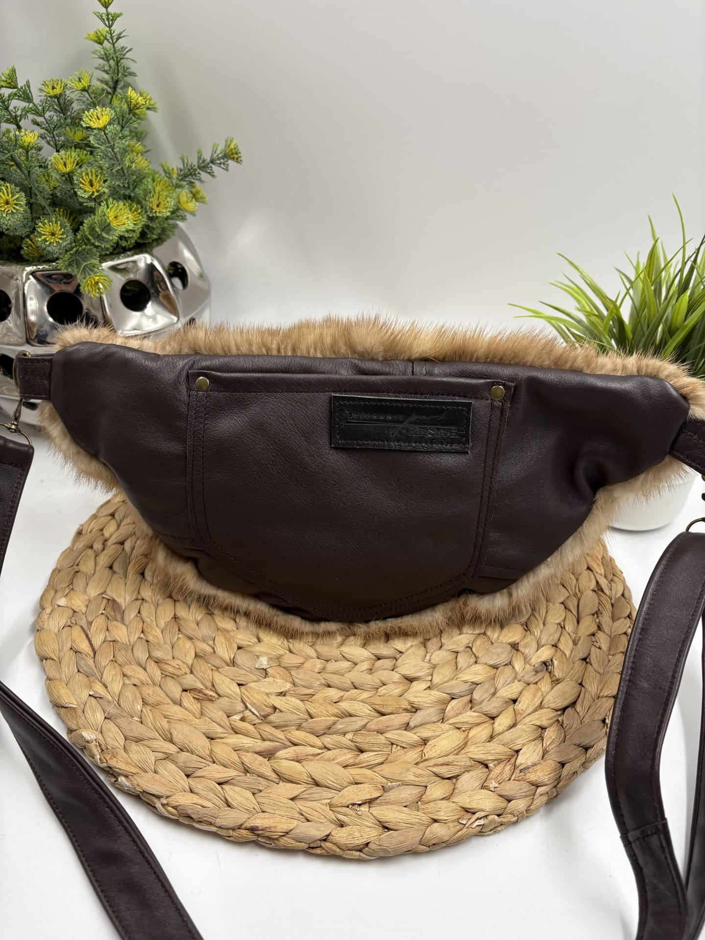 Sac banane de fourrure recyclée en vison caramel format moyen – Image 2