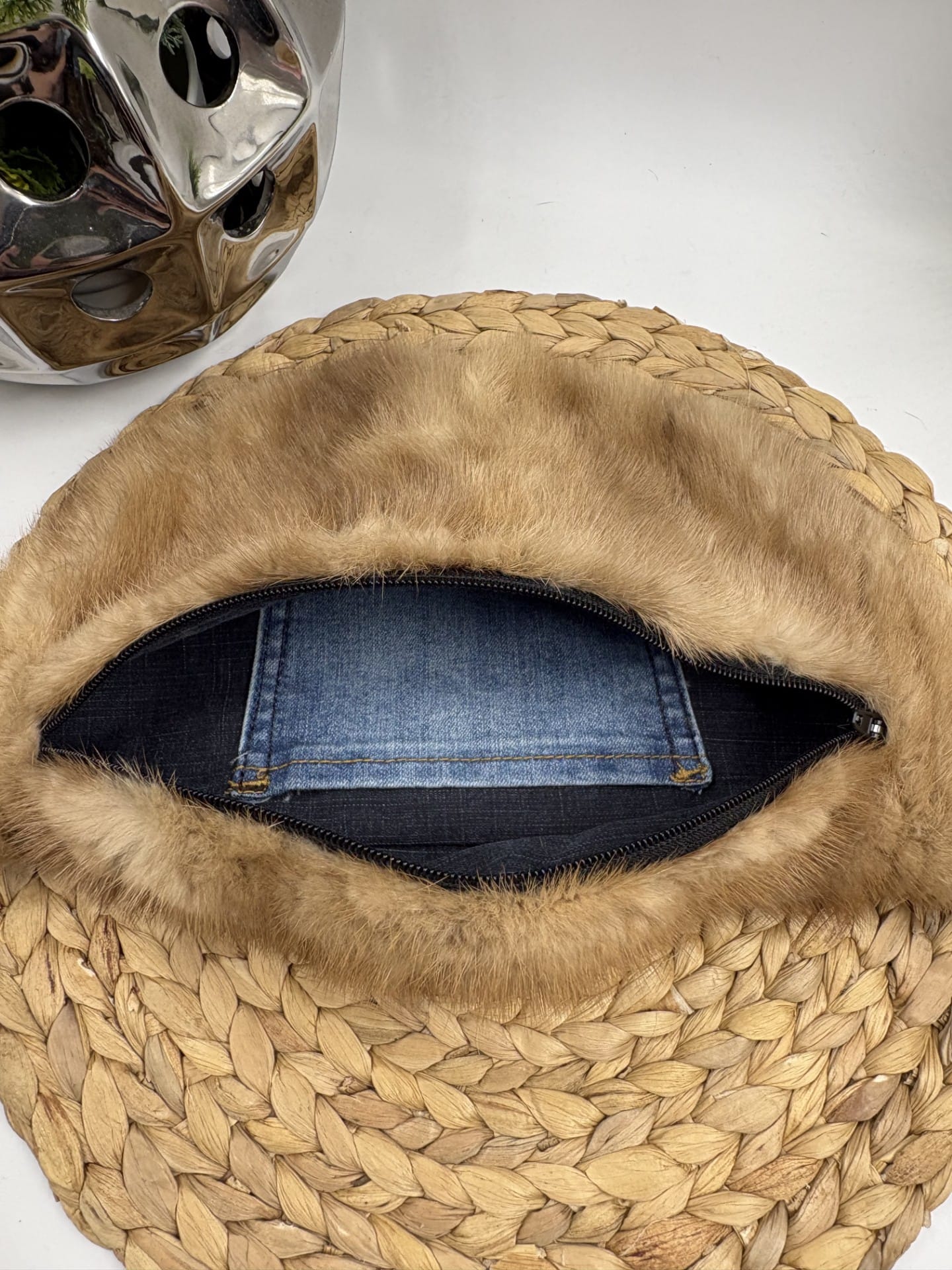 Sac banane de fourrure recyclée en vison caramel format moyen – Image 3