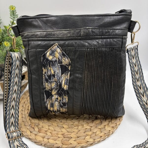 Sac à main à bandoulière en cuir noir