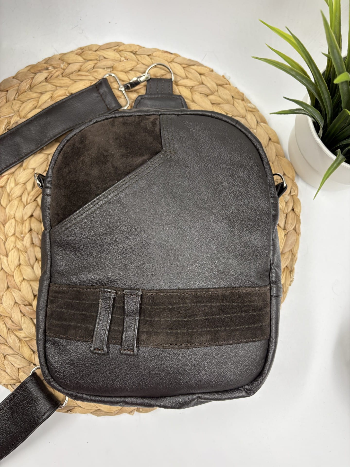 Sac à main à bandoulière en cuir brun recyclé véritable – Image 2
