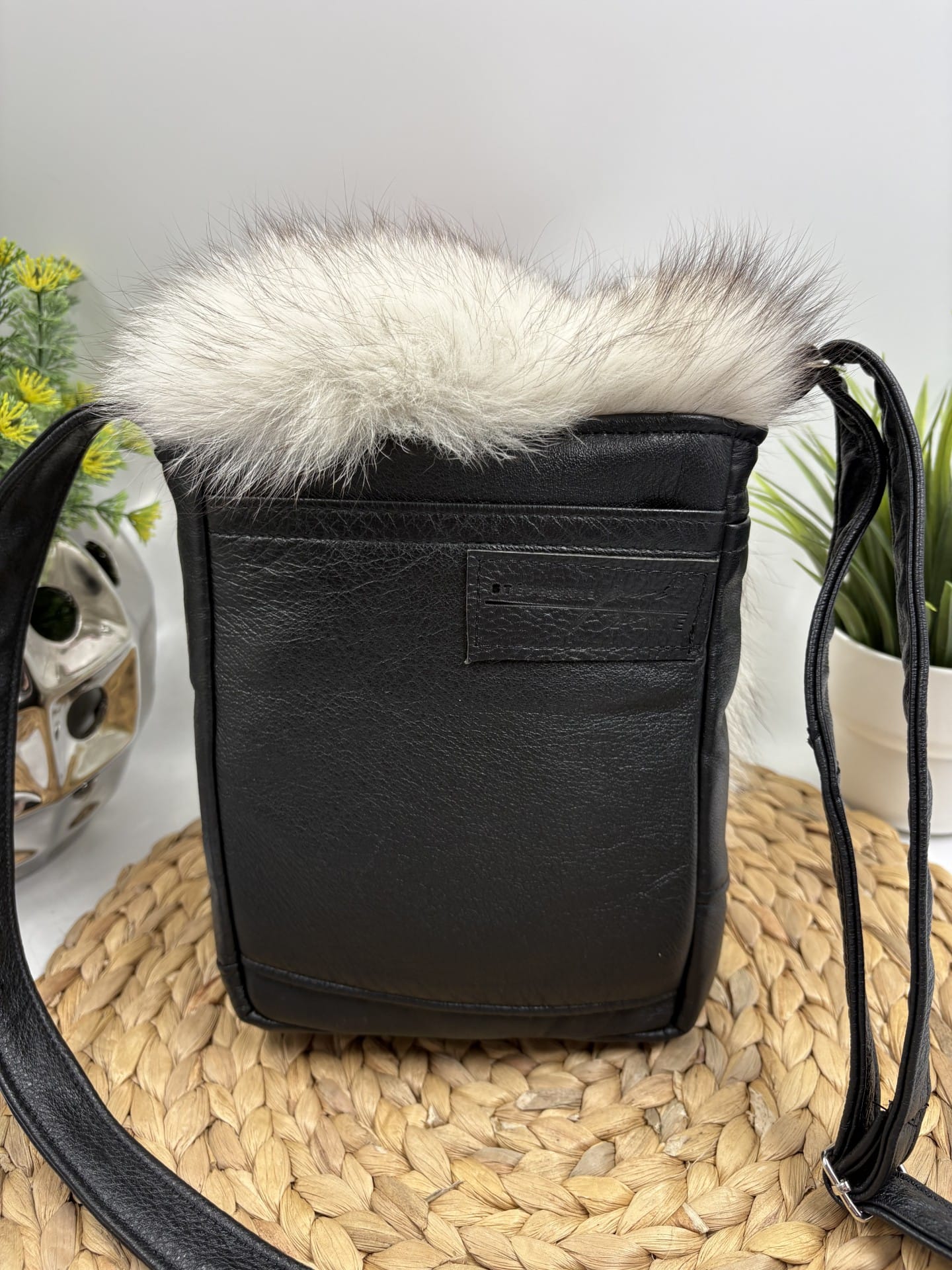 Sac à main de renard norvégien recyclé et cuir noir recyclé – Image 2