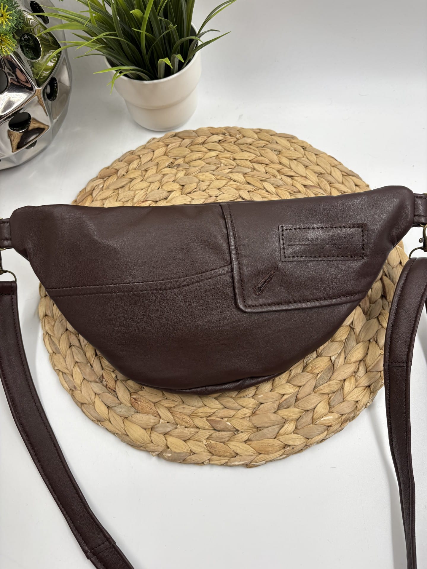 Sac banane de cuir brun et tissu léopard recyclé – Image 2