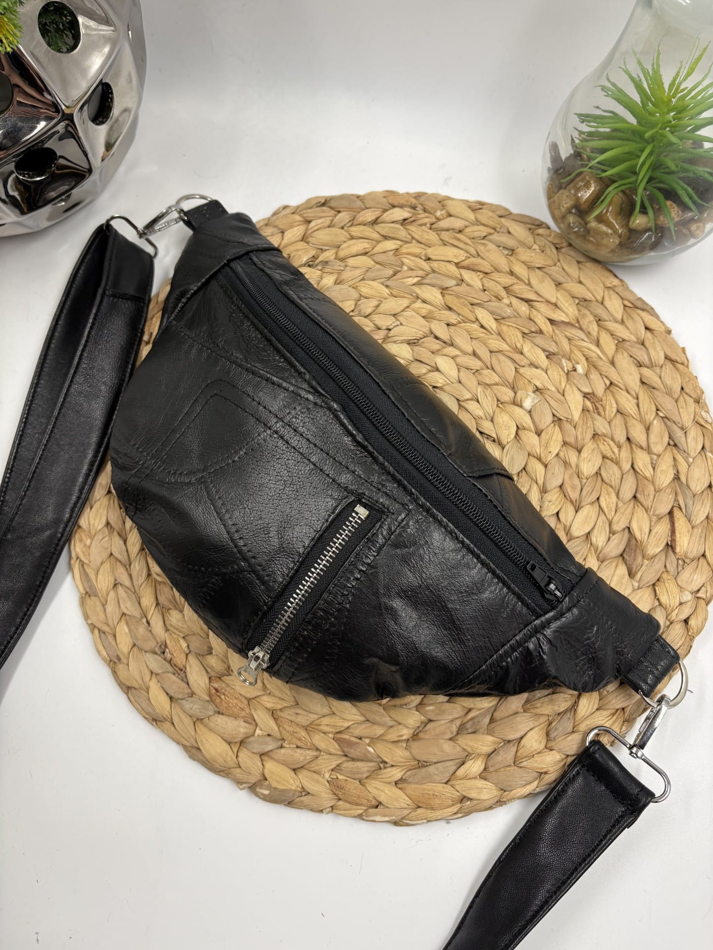 Sac banane en cuir texturé noir recyclé format moyen