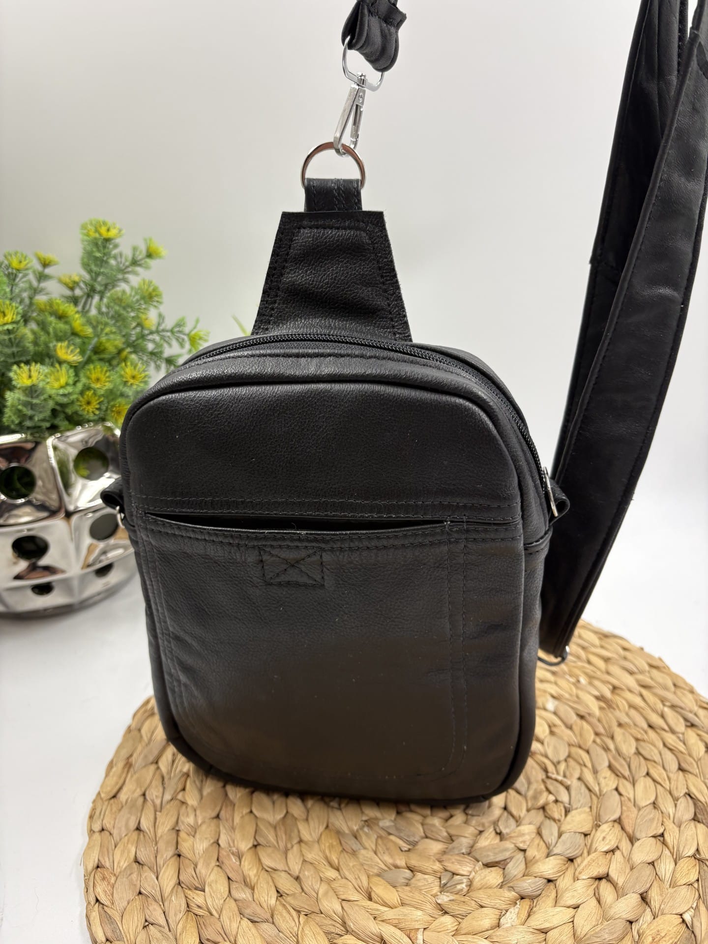 Sac à main à bandoulière en cuir noir recyclé véritable unisexe – Image 2