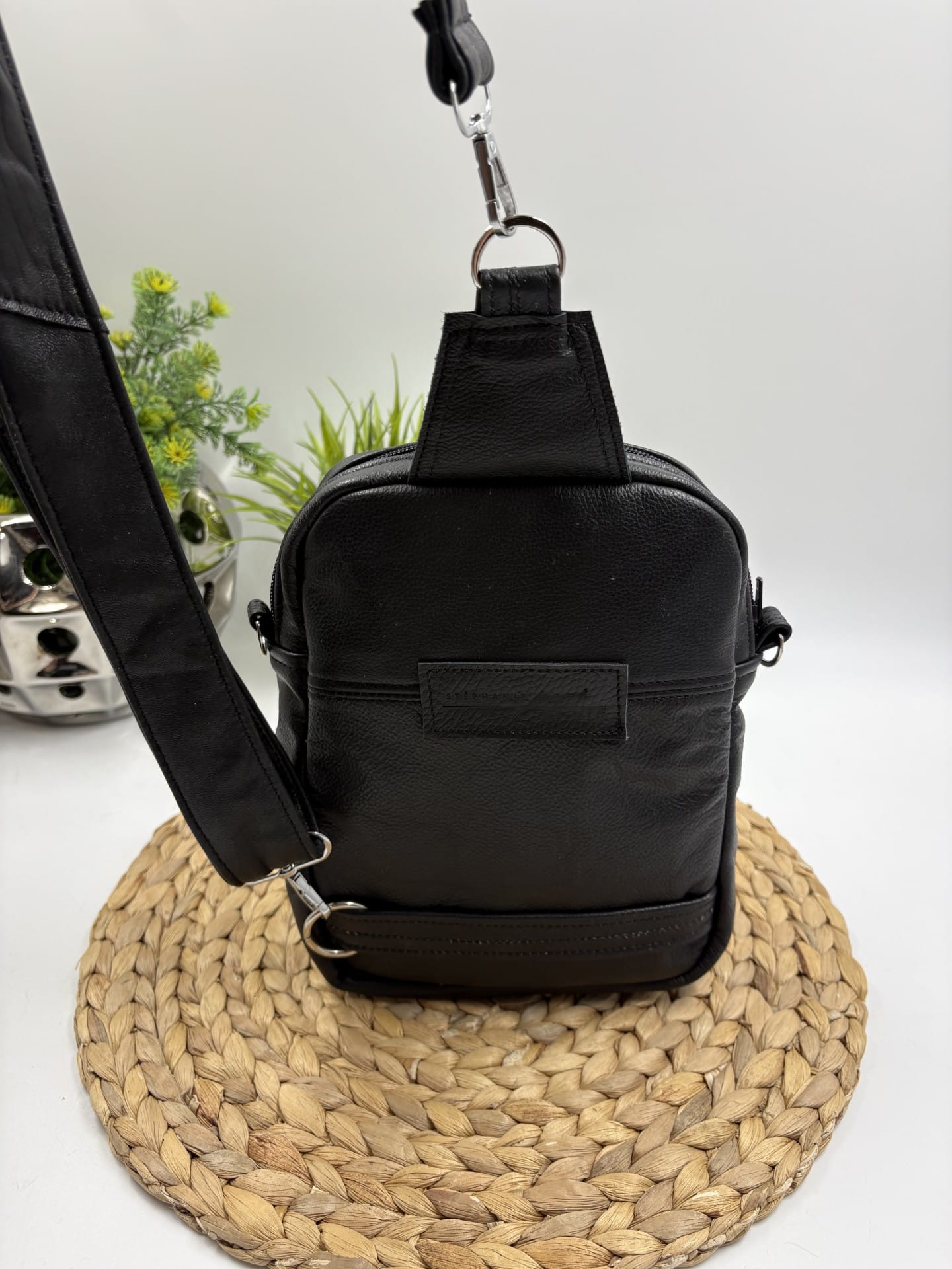 Sac à main à bandoulière en cuir noir recyclé véritable unisexe – Image 3